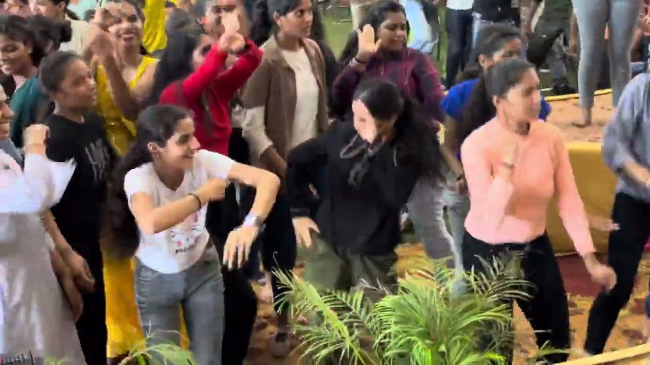 फ़ौजी-फ़ौजन 😘 का ताबड़तोड़ Dance- Viral Video Indore Physical Academy 9770678245