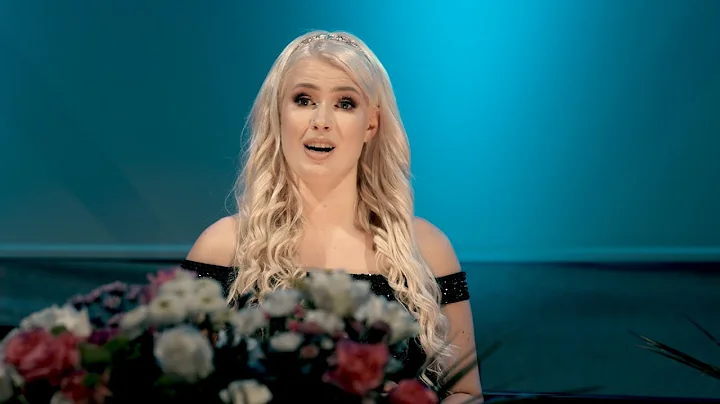 Gorgeous Ernestina sings Schubert -  Du Bist die R...