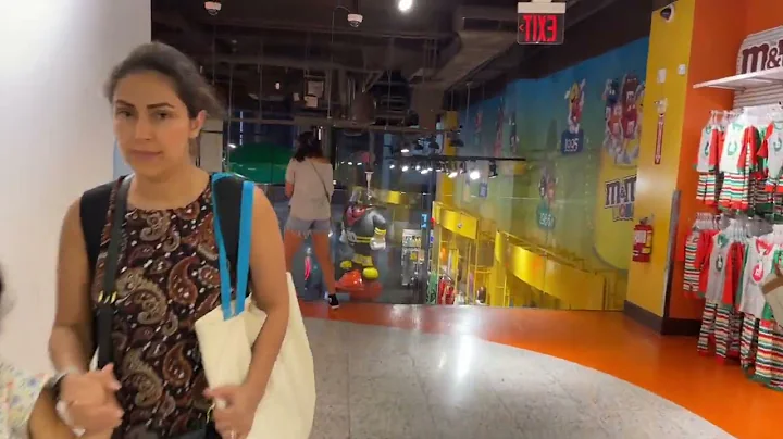 M&M's World Store mein Walk and Tour in Times Square,  NYC, USA 2022