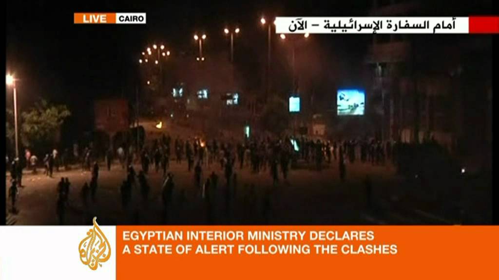 الجيش يستخدم "الذخيرة الحية" ضد "متظاهرين عُزّل" في القاهرة