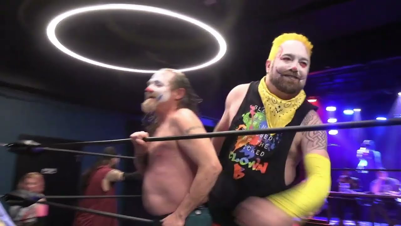 El Tigre Oro & Kristian X vs. Chico Clown & E.B. Clown