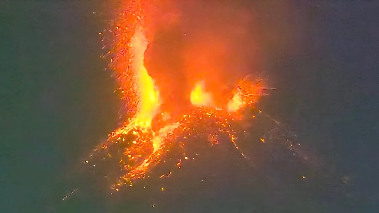 Exploding Mayo Explosive Eruption Seen and Heard at Mayon Volcano — Lava Lights Up the ...