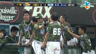 20130908 CPBL 象vs猿 7下 中路戰神猛的啦的猛德拉 2打數2安打2打點2保送 助球隊追近1分 8:4