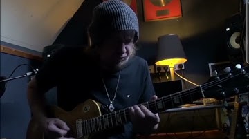 Adrian Smith playing the intro of Moonchild