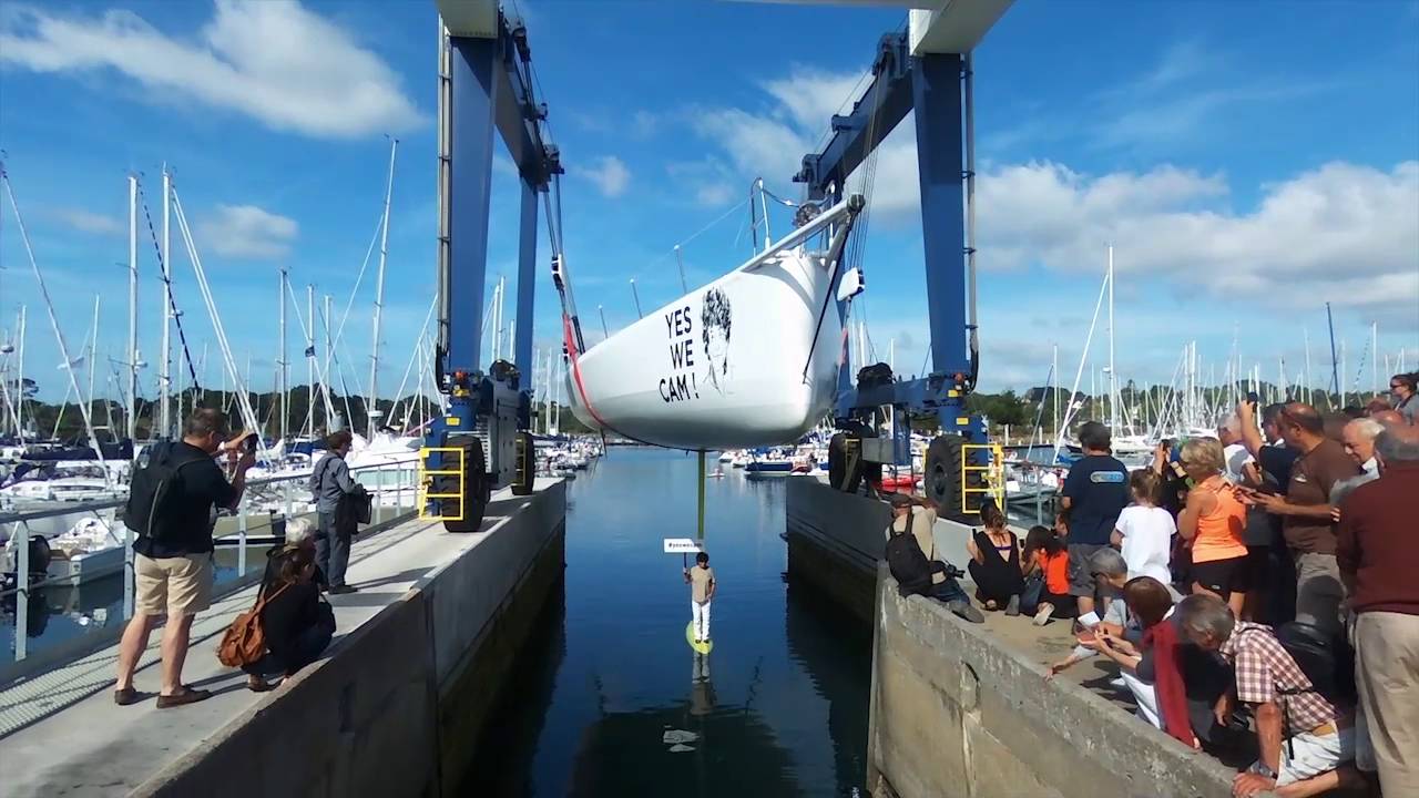 Mise à l'eau d'Hubert, l'IMOCA 60 de Jean Le Cam