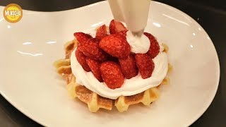 Waffle with Strawberry and Whipped Cream │ 생크림 딸기 와플 │ Korean Street Food