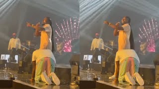 Wow Sarkodie Goes On His Knees To Welcome Obrafour On Stage At Rapperholic