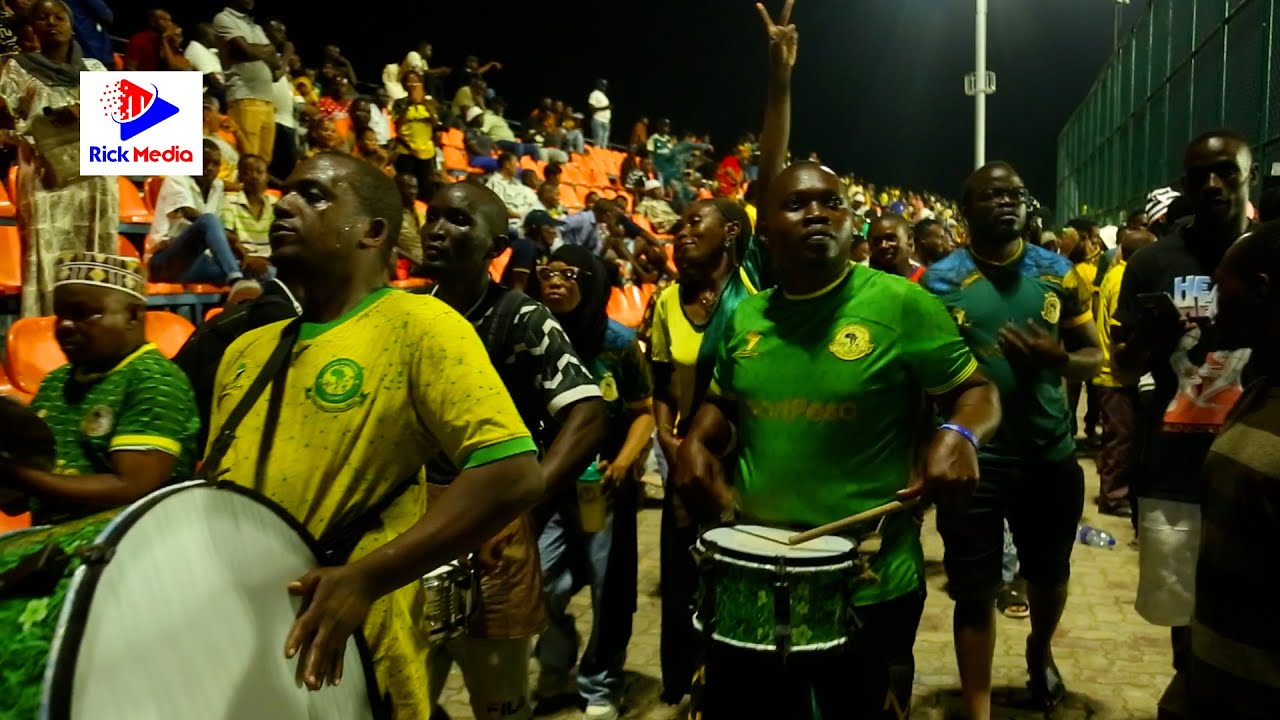 TAZAMA VIBE la MASHABIKI wa YANGA BAADA YA KUWACHAPA AZAM GOLI 2 KWA 1 ...