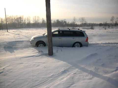 I'm stuck in the snow :) Toyota Corolla Fielder 1.5 4WD