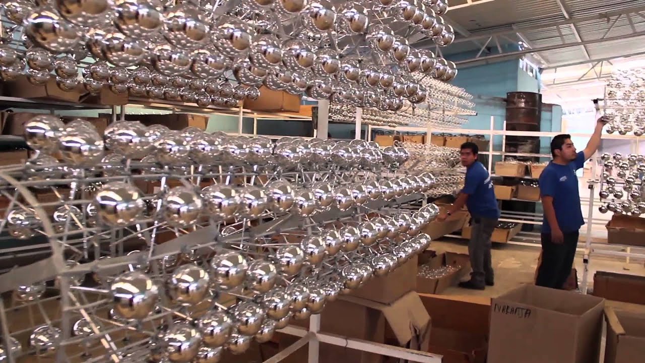 Uma Industria Que Fabrica Esferas De Metal