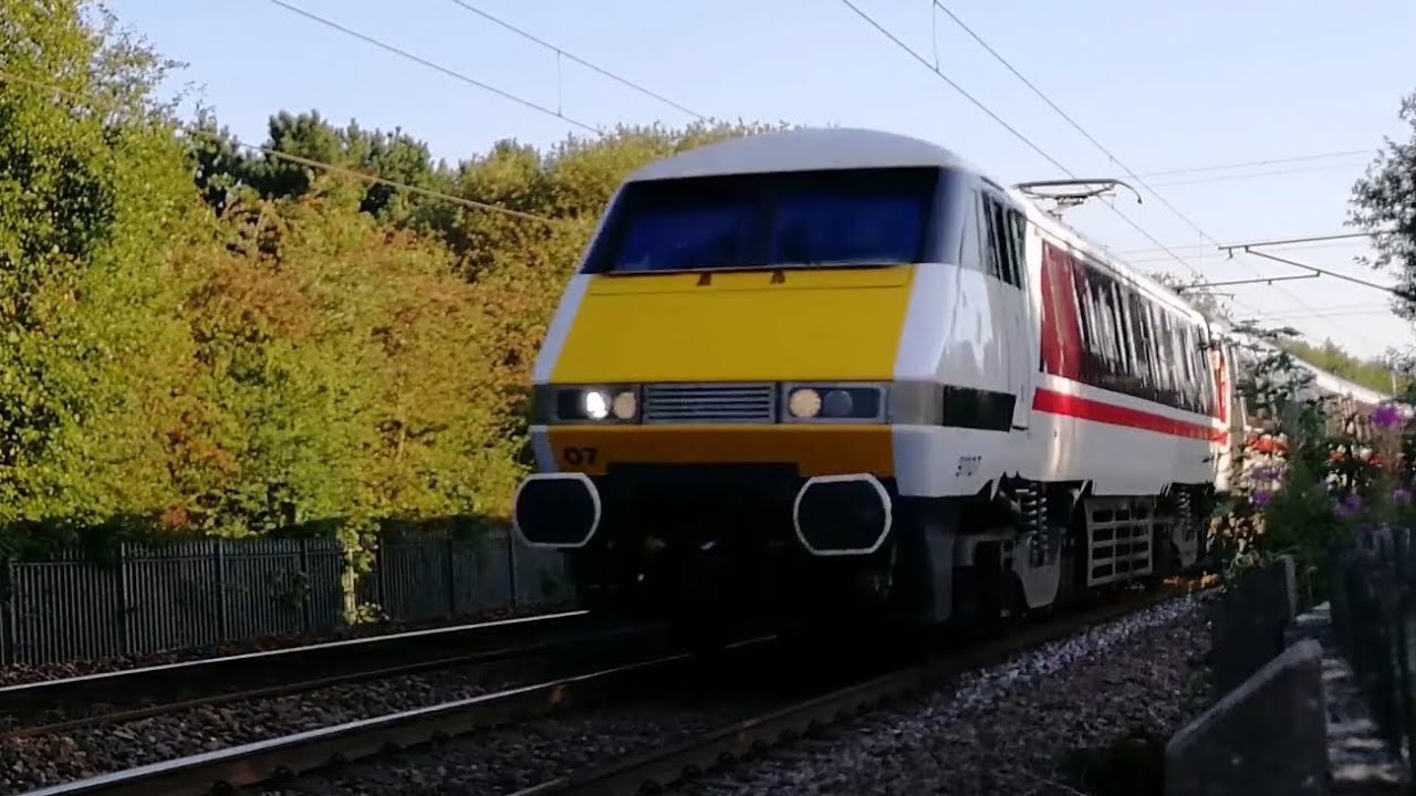 91107 at Outwood Station (4/9/2023) - YouTube