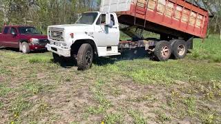 BigIron Online Auction 5-22-2024 =IJ1903= 1984 Chevrolet C-70 T/A Grain Truck