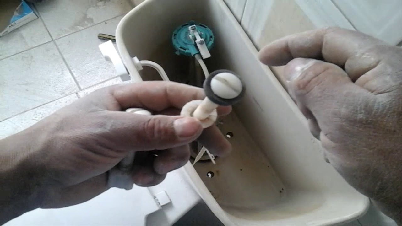 Menagerry cliente Ellos Cambio de tornillos del tanque del inodoro/Changing the screws of the  toilet tank. - YouTube