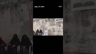 bade nadan hai ye log jo kinare par beth kar samandar ko dekh na chahte hai