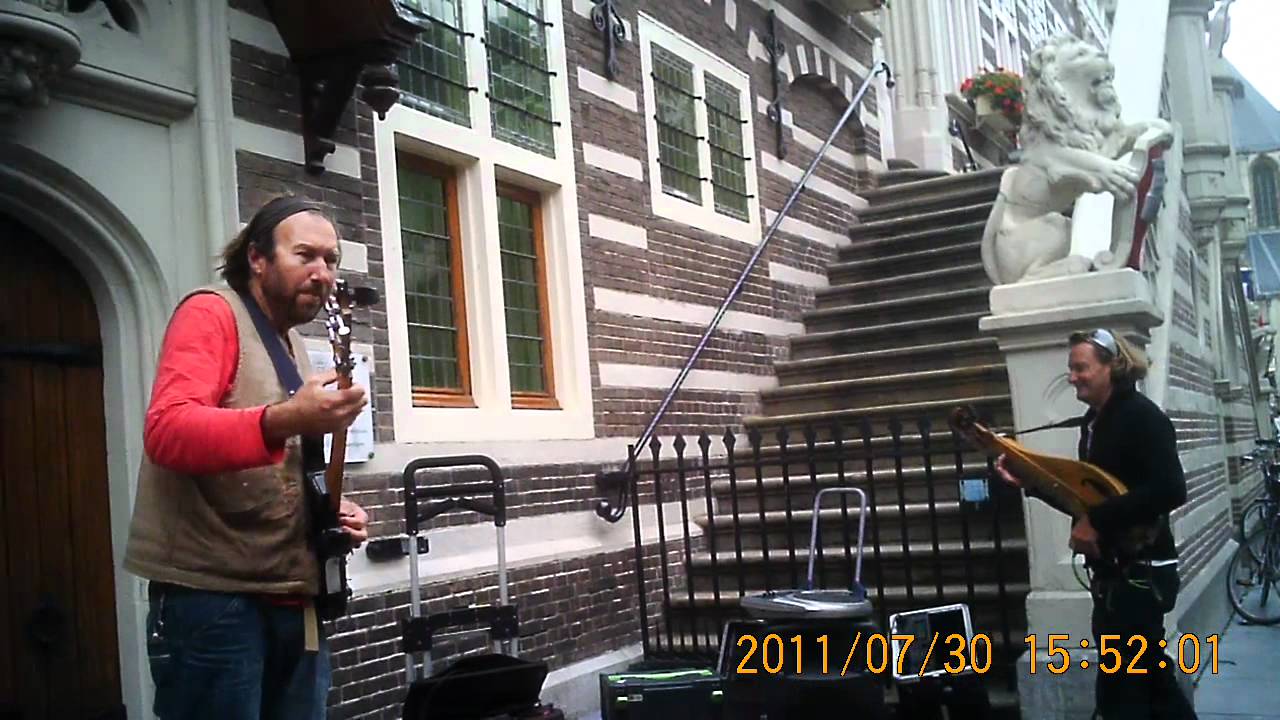 Carlos Vamos and Lindsay Buckland live in Alkmaar the Netherlands