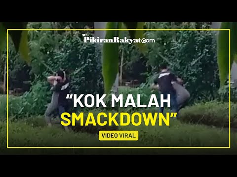 Pasangan Pria dan Wanita Bertengkar di Pinggir Jalan, Warganet: Lha Kok Malah Smackdown