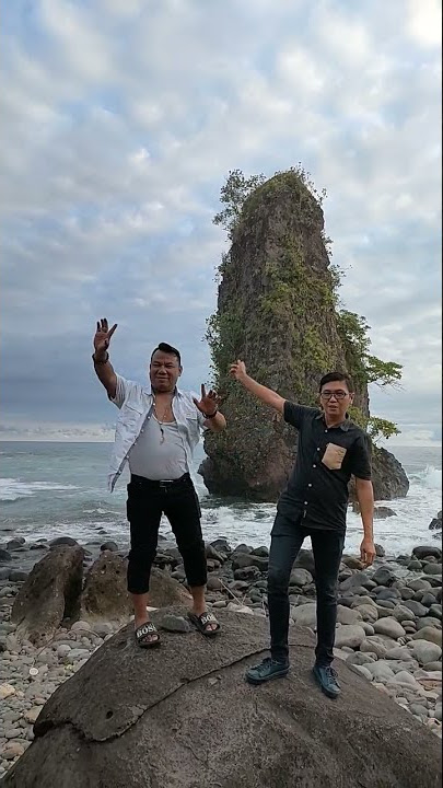 hal luar biasa Batu Berdiri sendiri di atas lautan Krui pesisir barat lampung (Batu Tiang)