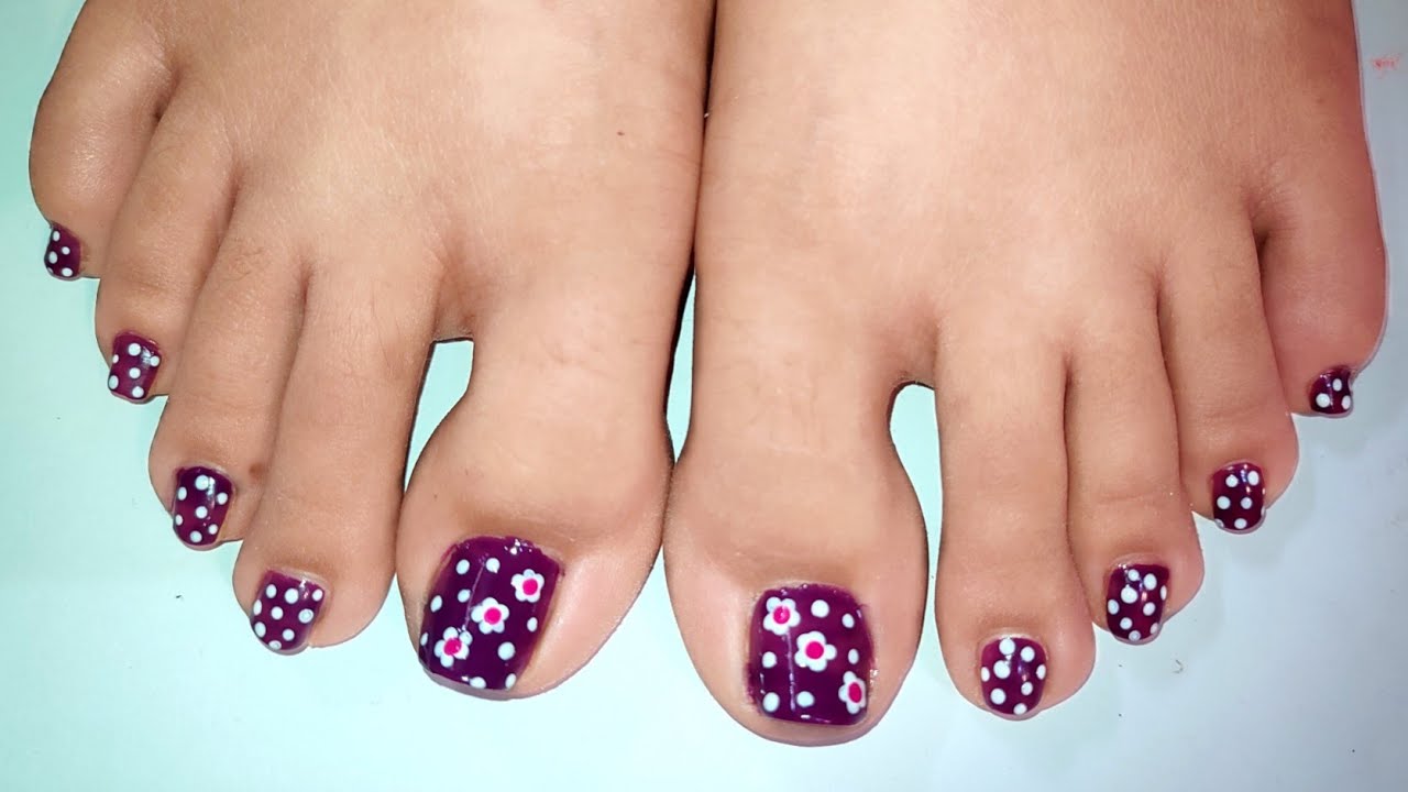 Christmas polka dots toenails by Prince5s on DeviantArt