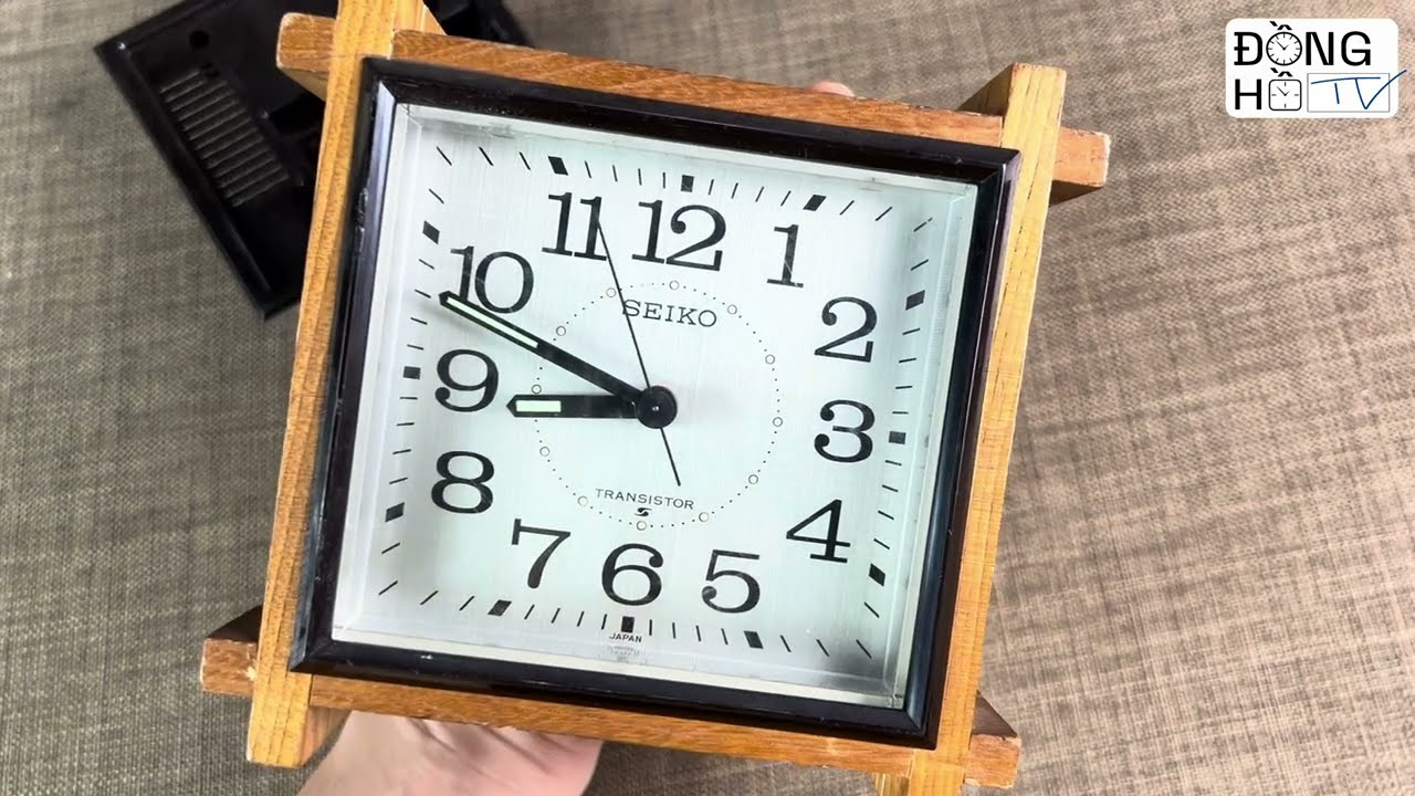 SEIKO TP-374 Vintage transistor alarm wooden table clock 1984