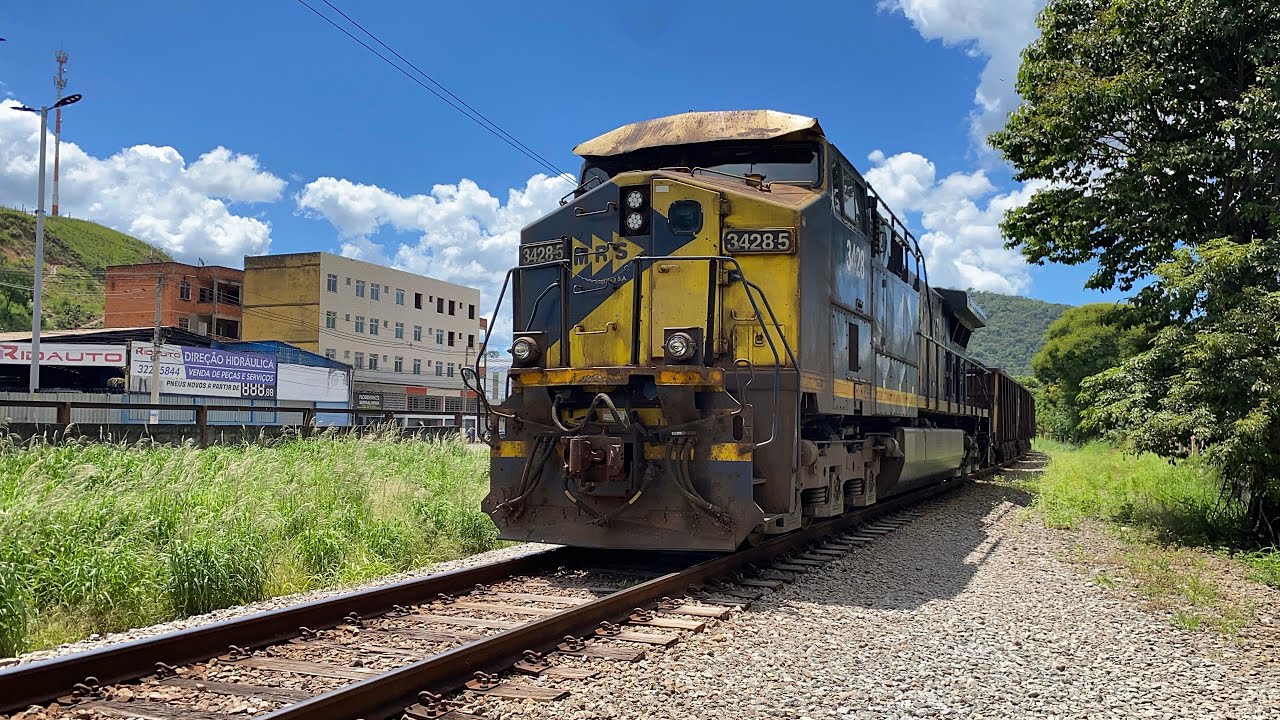 Trem de prefixo Qhz carregado com coque(carvão) no km 282 na linha do centro