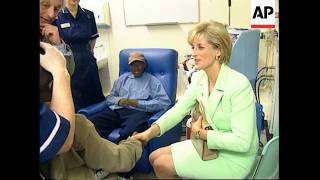 UK - Diana visits Great Ormond Street Hospital