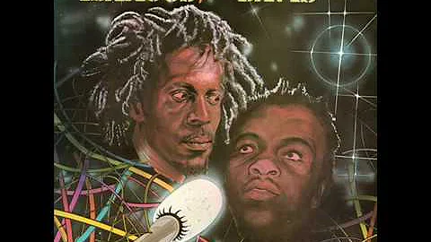 Gregory Isaacs - Gregory Isaacs Meets Ronnie Davis...