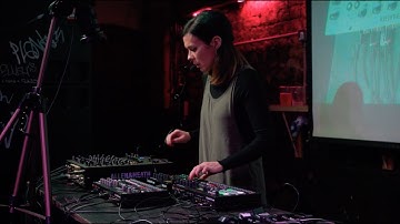 Kerrie takes us through her live setup and builds a track from scratch | CDR