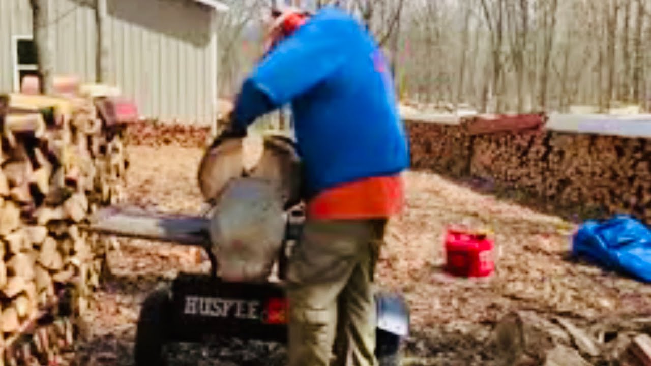 How to split & stack red oak firewood blocks using 35-ton Huskee log ...