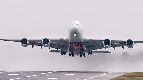 Shocking Water Spray! Emirates A380 Takeoff on Wet Runway at Birmingham Airport (BHX)