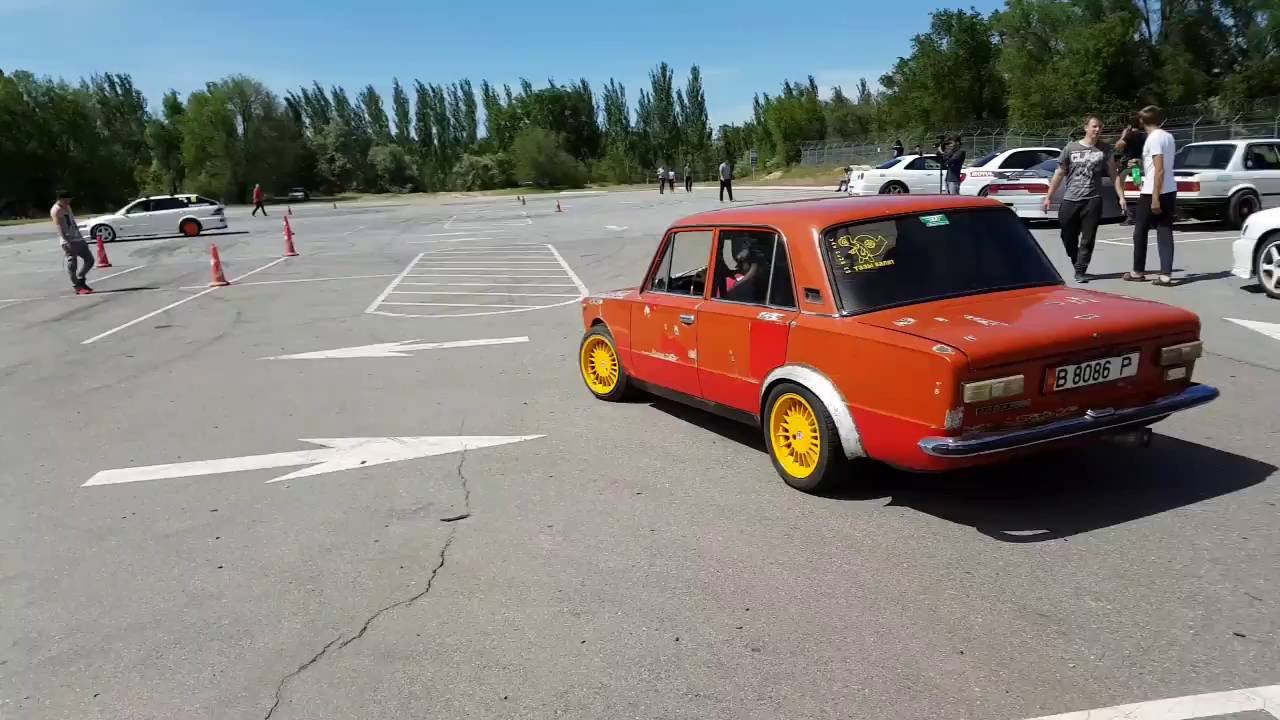 ВАЗ 21013 автослалом или как занять 19 место "2" - YouTube