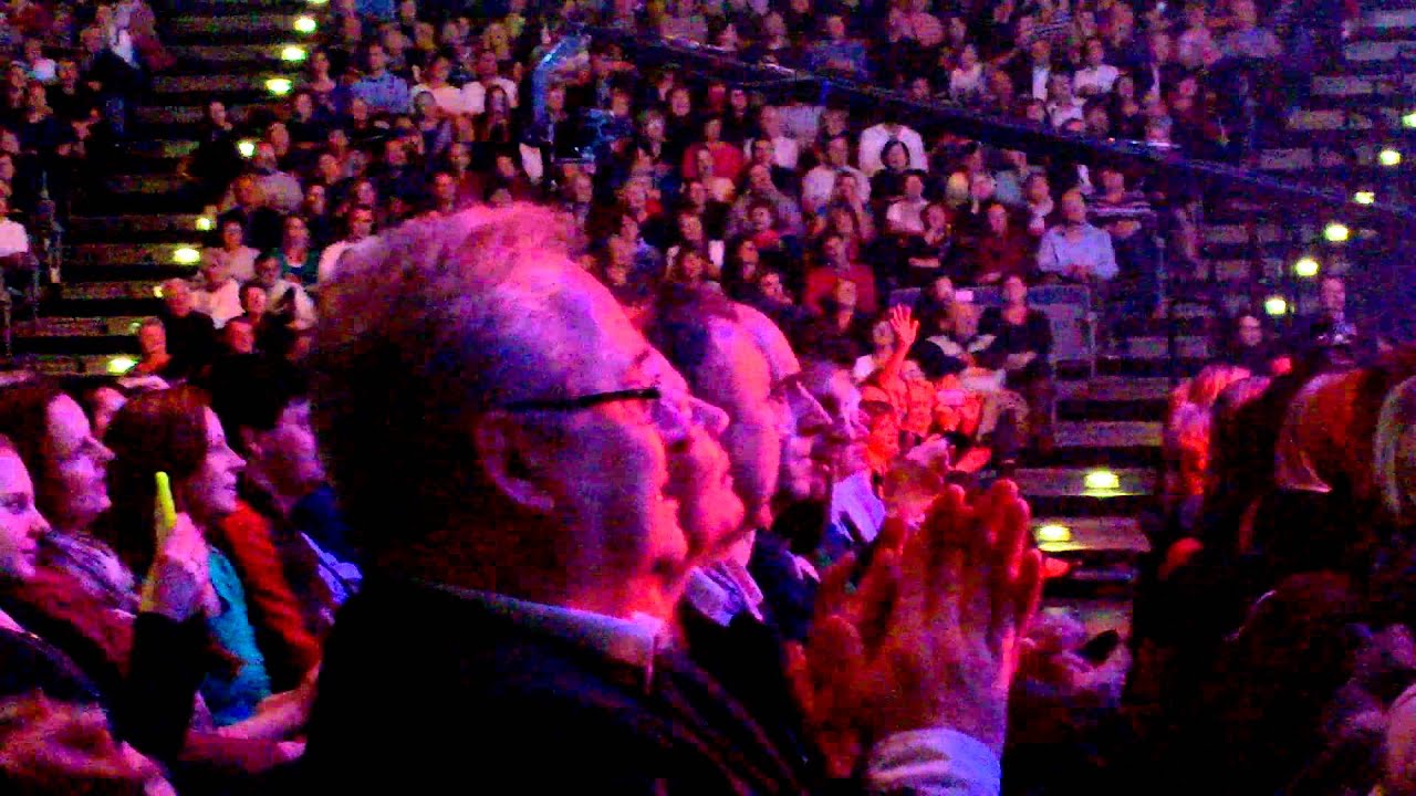 KAREL GOTT O2 Arena--C'est La Vie--