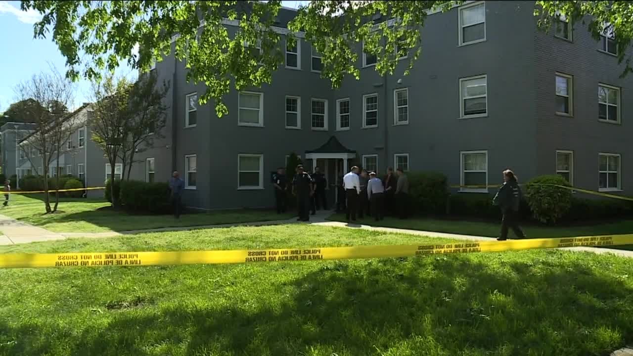 Man killed at Richmond apartment building - YouTube