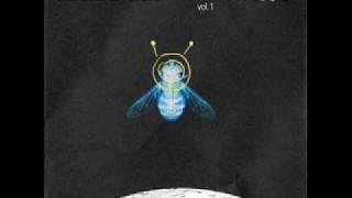 1. Fire - Space Bee - It's Alive! vol. 1