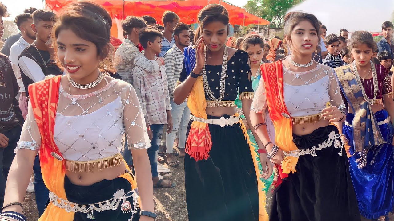 મારી જનુ બીજા હાતી સેલ્પી ફોટા પાડે કોઈ તો હમજાવો || Arjun R Meda Adivasi Timli Dance Girls group