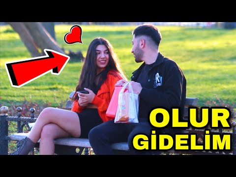 GÜZEL KIZLARIN YANINDA ABARTARAK ABSÜRT YEMEK YEME ŞAKASI - TAVLADIM