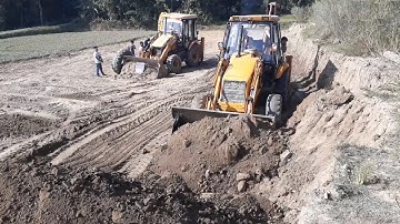 JCB Dozer Collecting Mud and Loading Tractor in Reverse - JCB REVERSE VIDEO