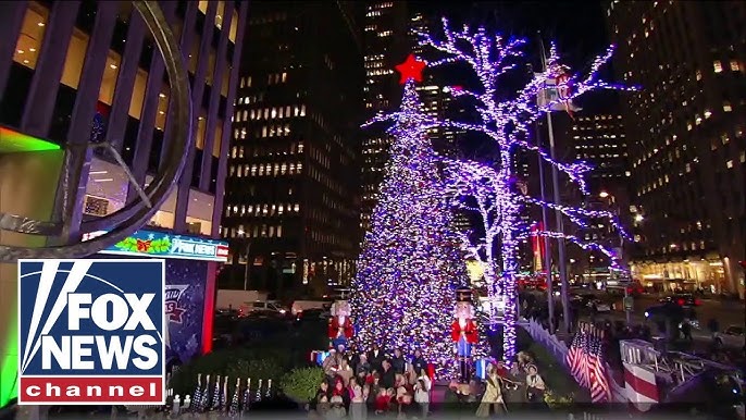 11 Best Things To Do In NYC At Christmas - Dana Berez