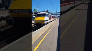 LNER Intercity 91124 starting up and departing Peterborough. #train #railway #class91 #shorts