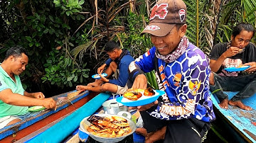 Masak udang sambal super pedas hasil mancing di sungai.