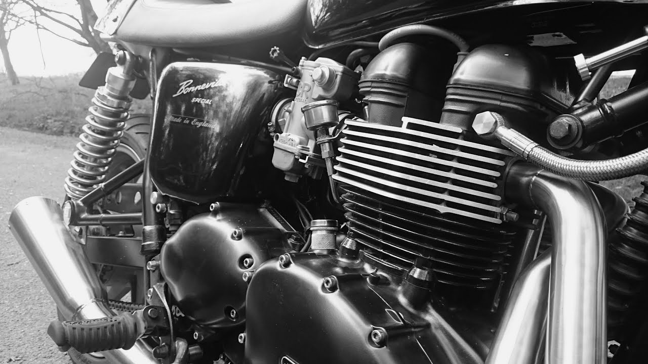 Triumph Bonneville TEC tracker exhaust baffle out and Thruxton seat