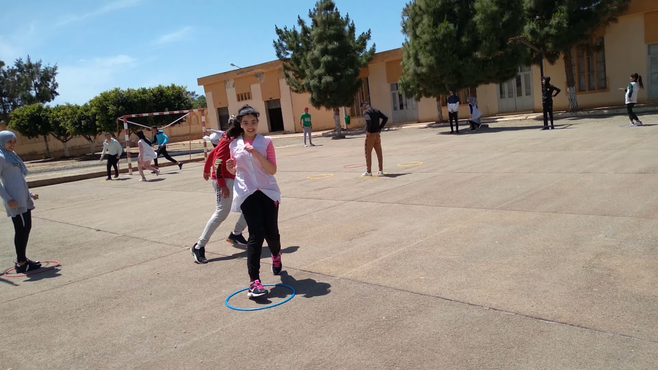 لعبة  شبه  رياضية : تغيير الأماكن  حسب الظروف.