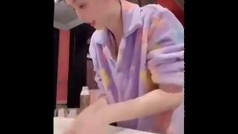 Ngọc Trinh Review Về Gel Rửa Mặt Tế Bào Gốc PURE Có Tốt Không?