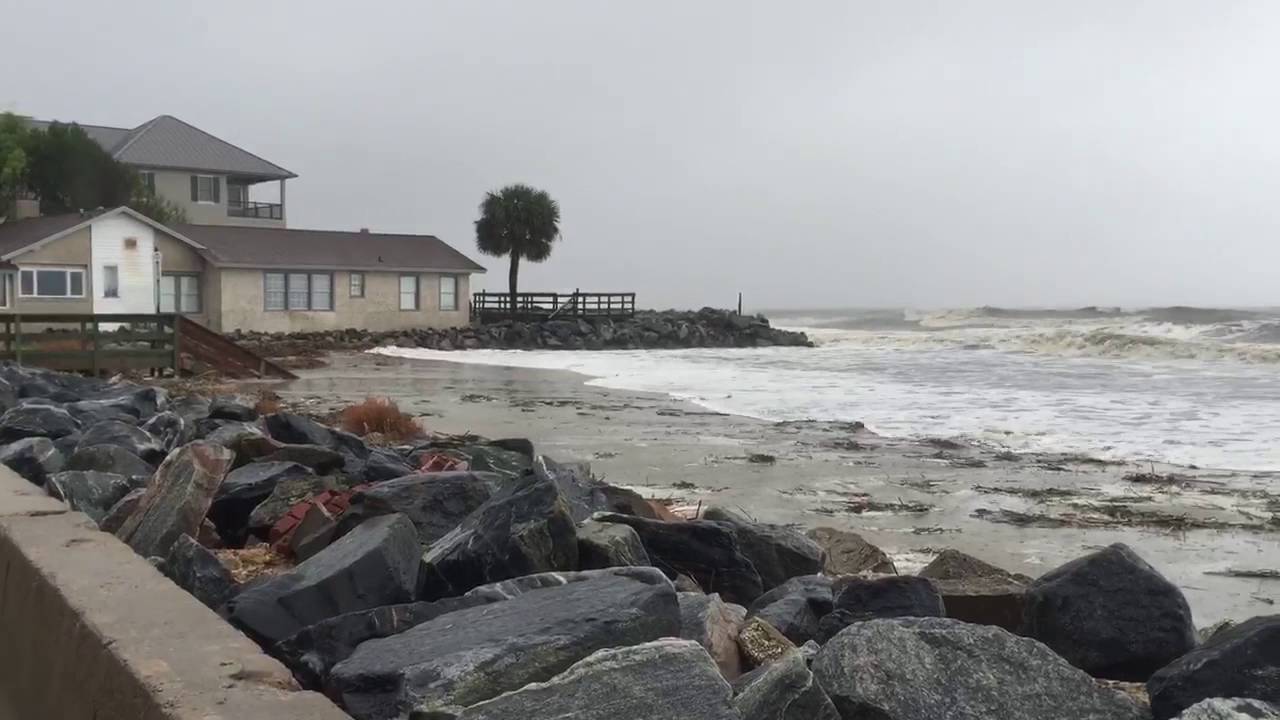 Wind and waves from Hurricane Matthew increase on St. Simons Island