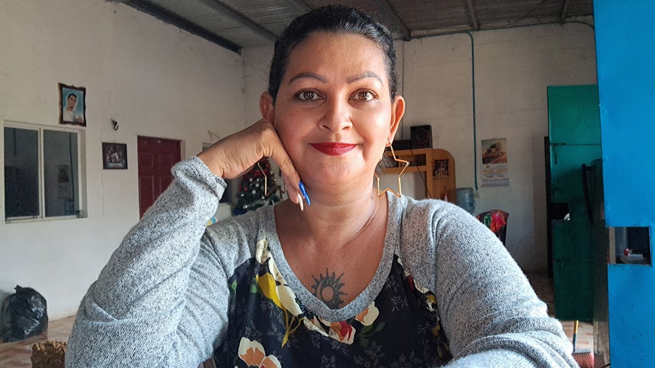 Hola chicas Heidi me va a cambiar el diseño de uñas🥲