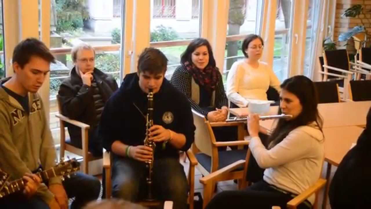 Közel - Erős vár a mi Istenünk