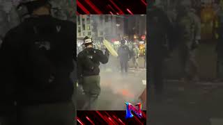 Протесты против миграции? Трамп отвечает мемами, а полиция — пейнтбольными пулями