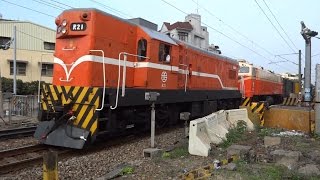 7201次貨物列車通過斗六市鎮北路平交道