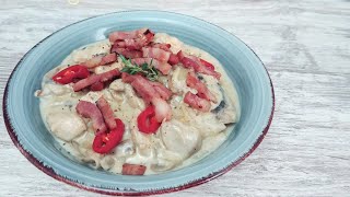 CREMOSO DE POLLO con champiñones y crujiente de bacon