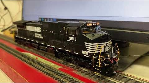ScaleTrains.com Rivet Counter Dash 9-40CW Custom K5LA Demo w/ESU Lokprogrammer @ TMRCI Union 6/19/21