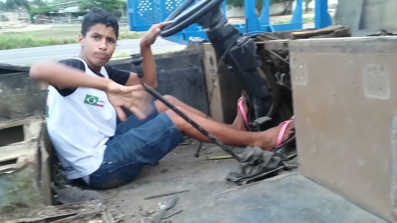 Medeirinhos dirigindo ônibus scania na pressão.